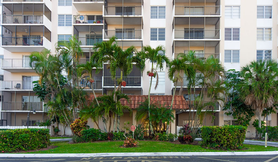 The Manors of Inverrary Building XI Residences